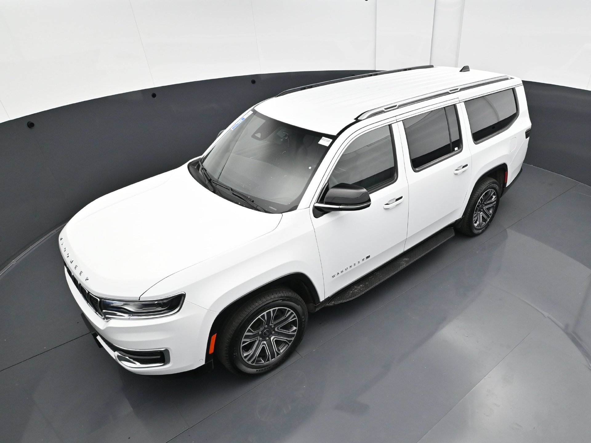 Used 2025 Jeep Wagoneer L Series II w/ 8-pass Seating Package AWD/4WD image 42
