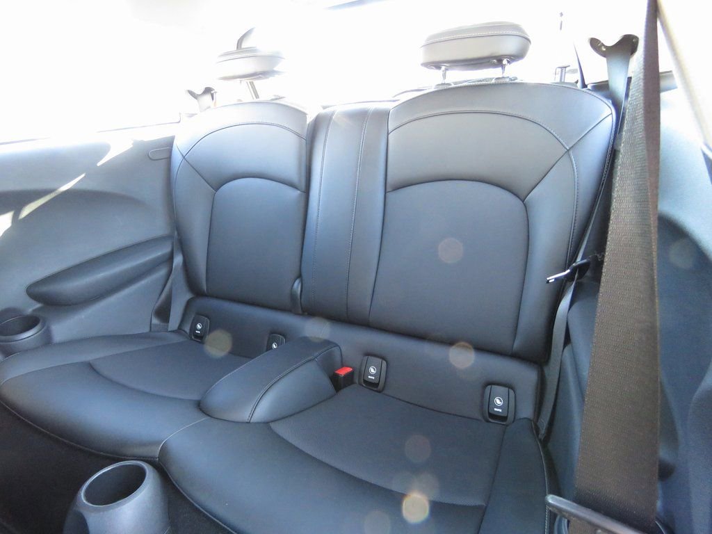 Used 2015 MINI Cooper 2-Door Hardtop image 12