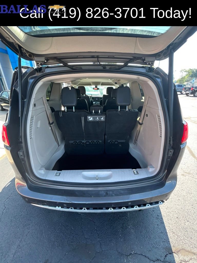 Used 2019 Chrysler Pacifica Touring-L FWD image 18