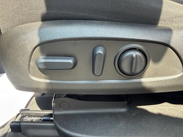 Used 2023 GMC Acadia SLE w/ Driver Convenience Package FWD image 17