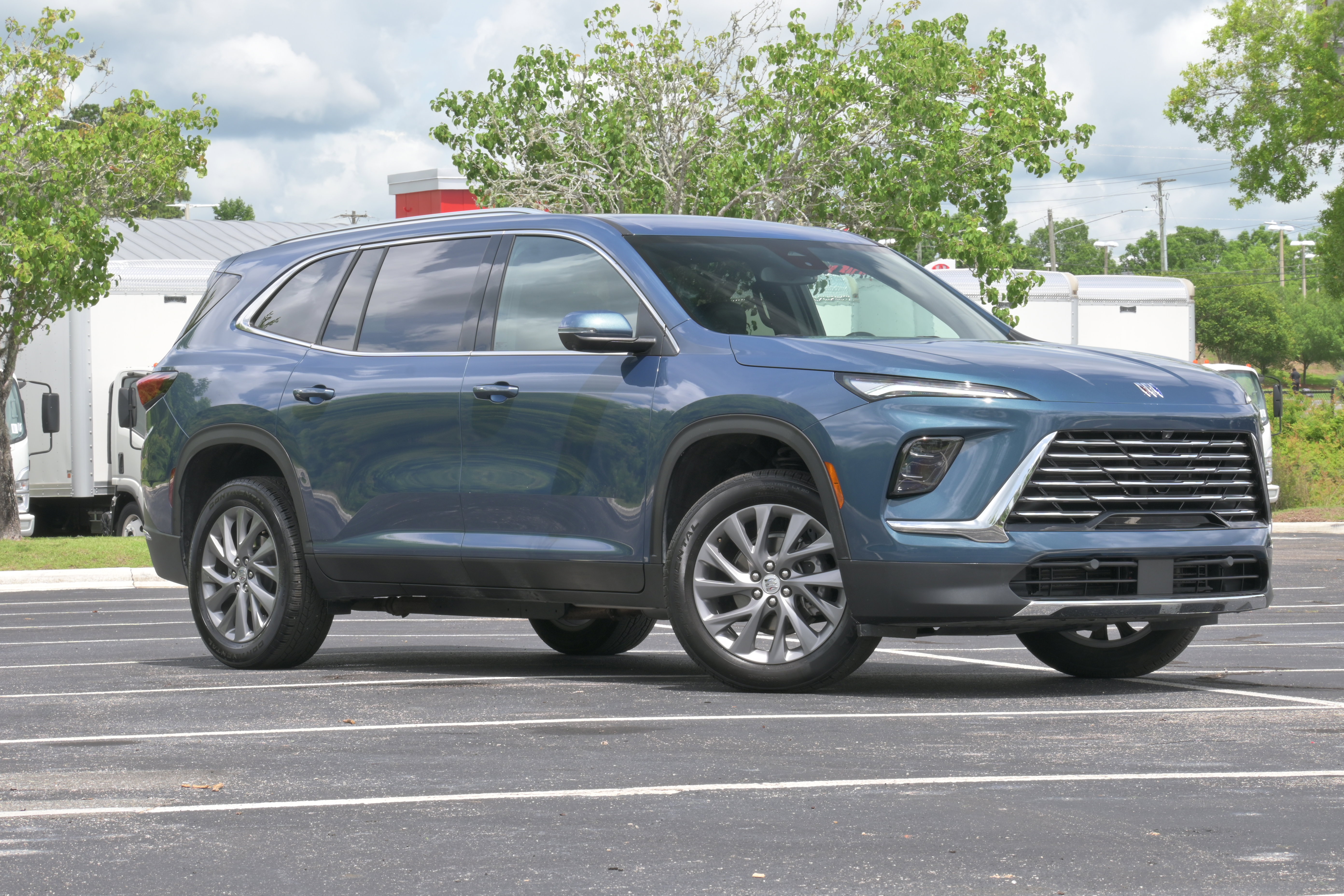 Used 2025 Buick Enclave Preferred FWD image 2