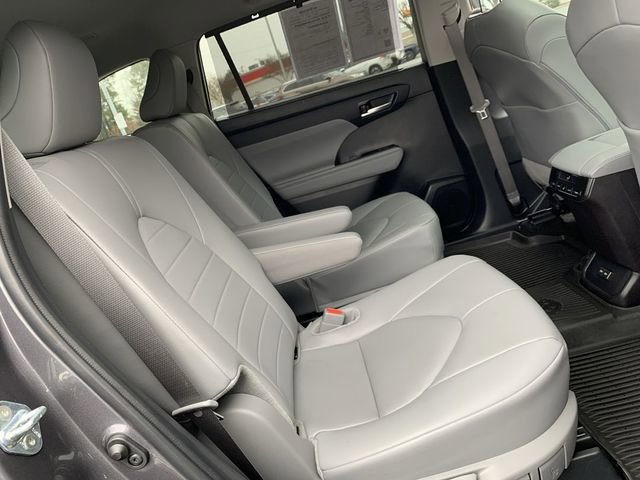 Certified 2024 Toyota Highlander XLE image 12