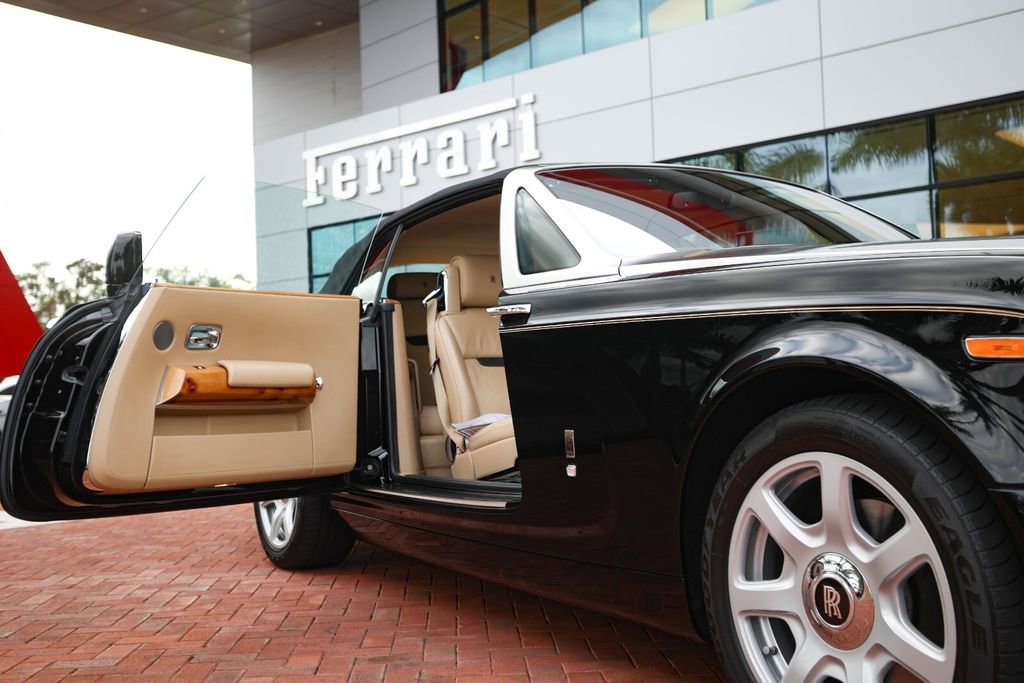 Used 2010 Rolls-Royce Phantom Drophead Coupe image 36