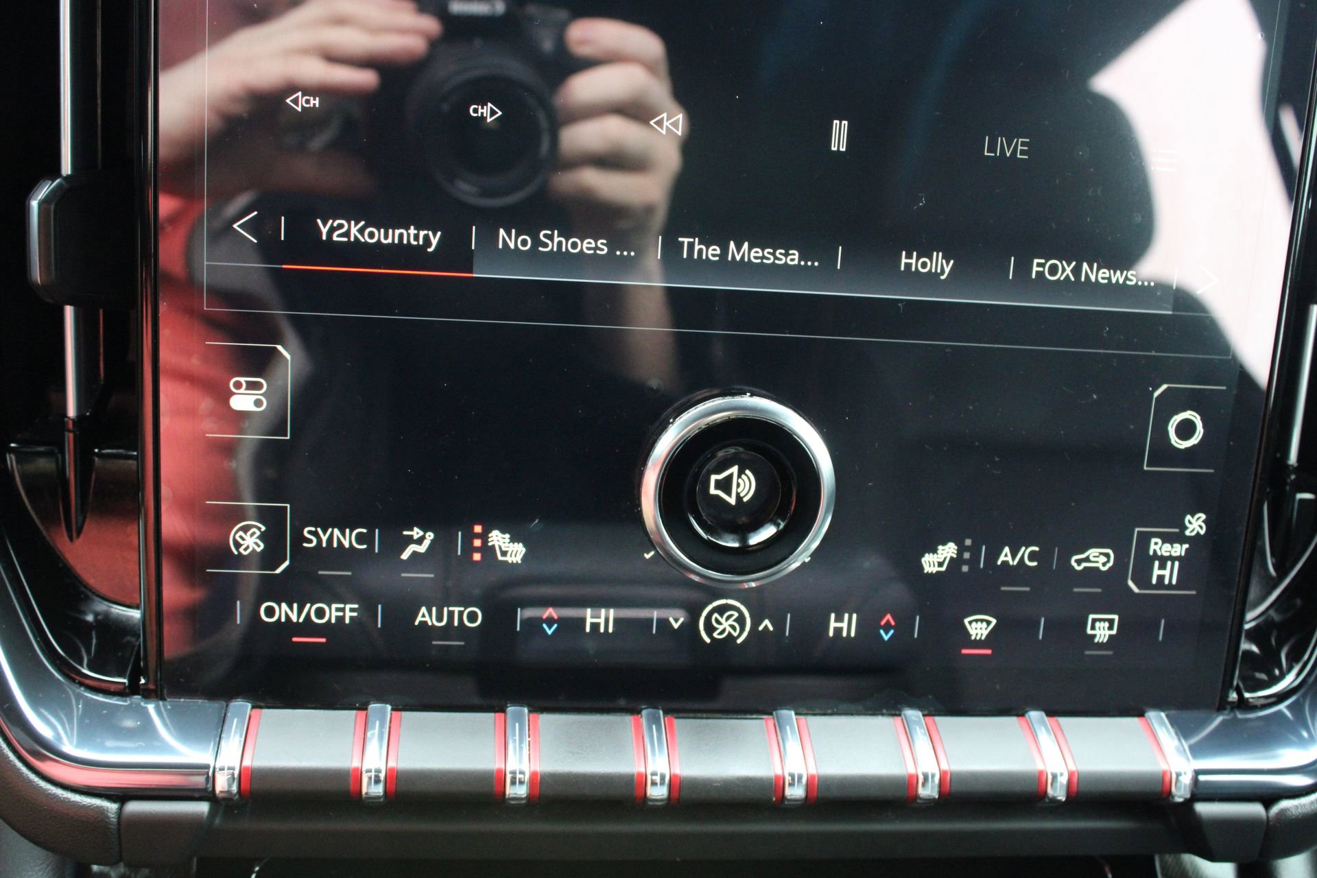 Used 2025 GMC Yukon AT4 w/ LPO, Floor Liner Package image 36