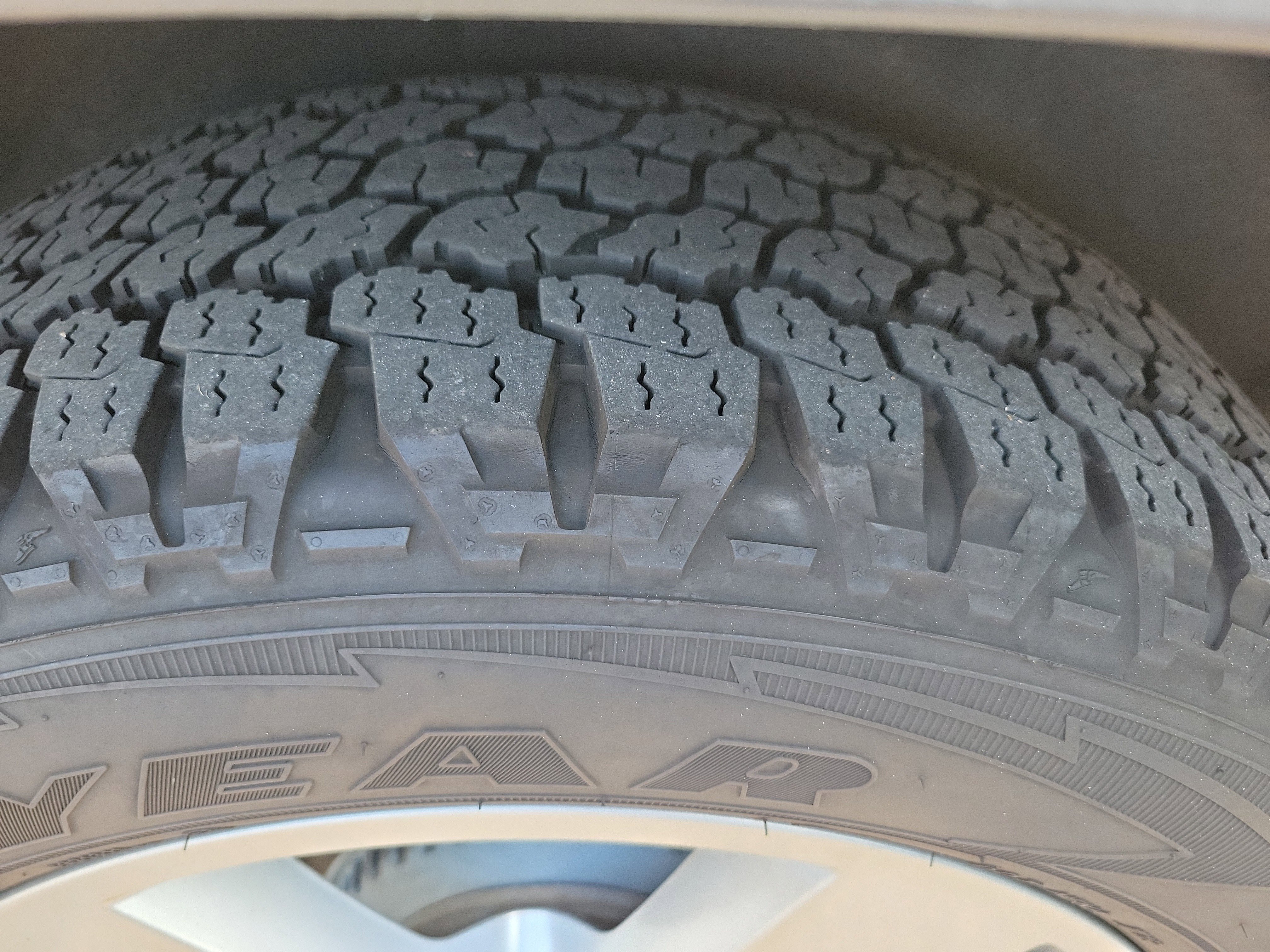 Used 2020 Land Rover Defender 110 First Edition image 29