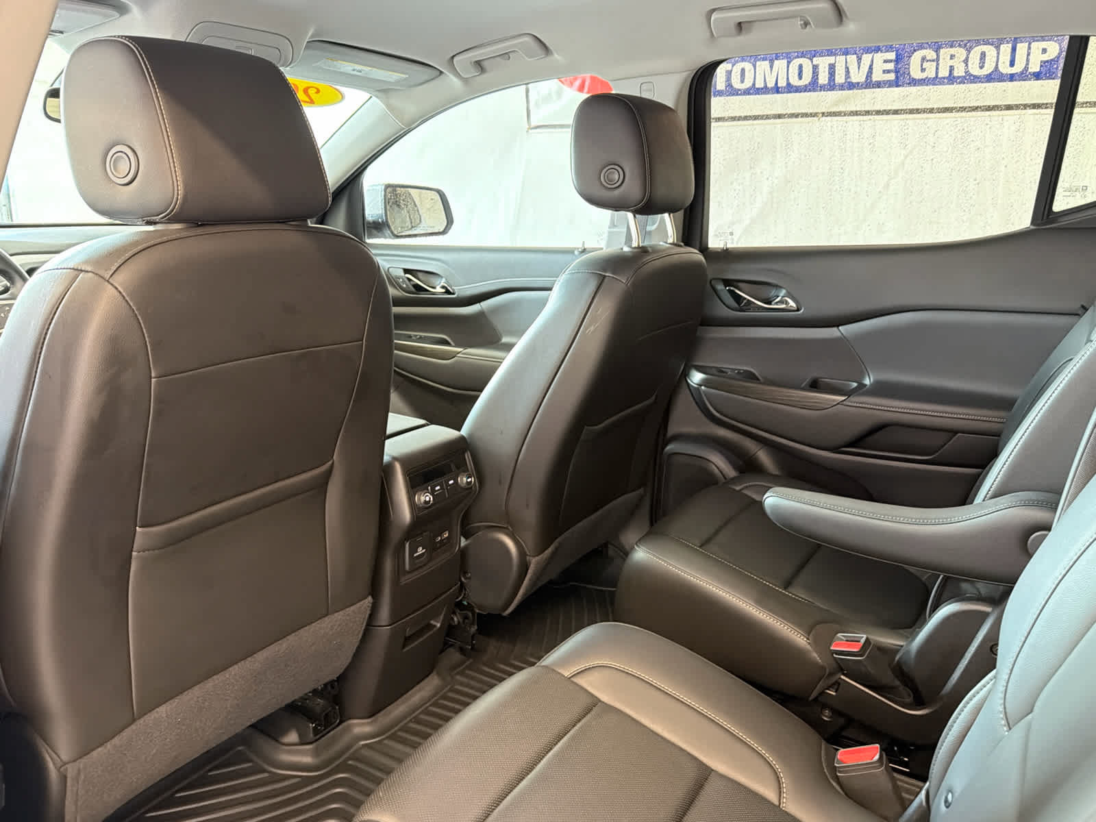 Used 2023 GMC Acadia SLT FWD image 21