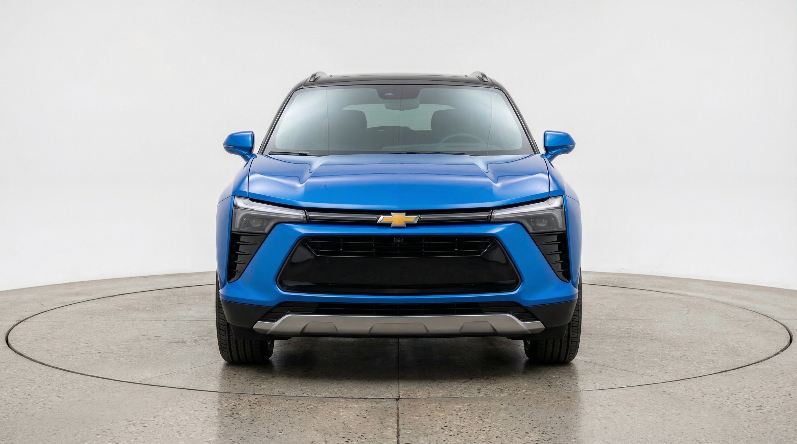 Used 2025 Chevrolet Blazer LT FWD image 2