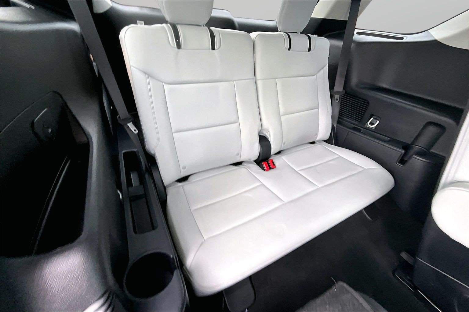 Used 2026 Ford Explorer Platinum w/ LUX Leather Package AWD/4WD image 18