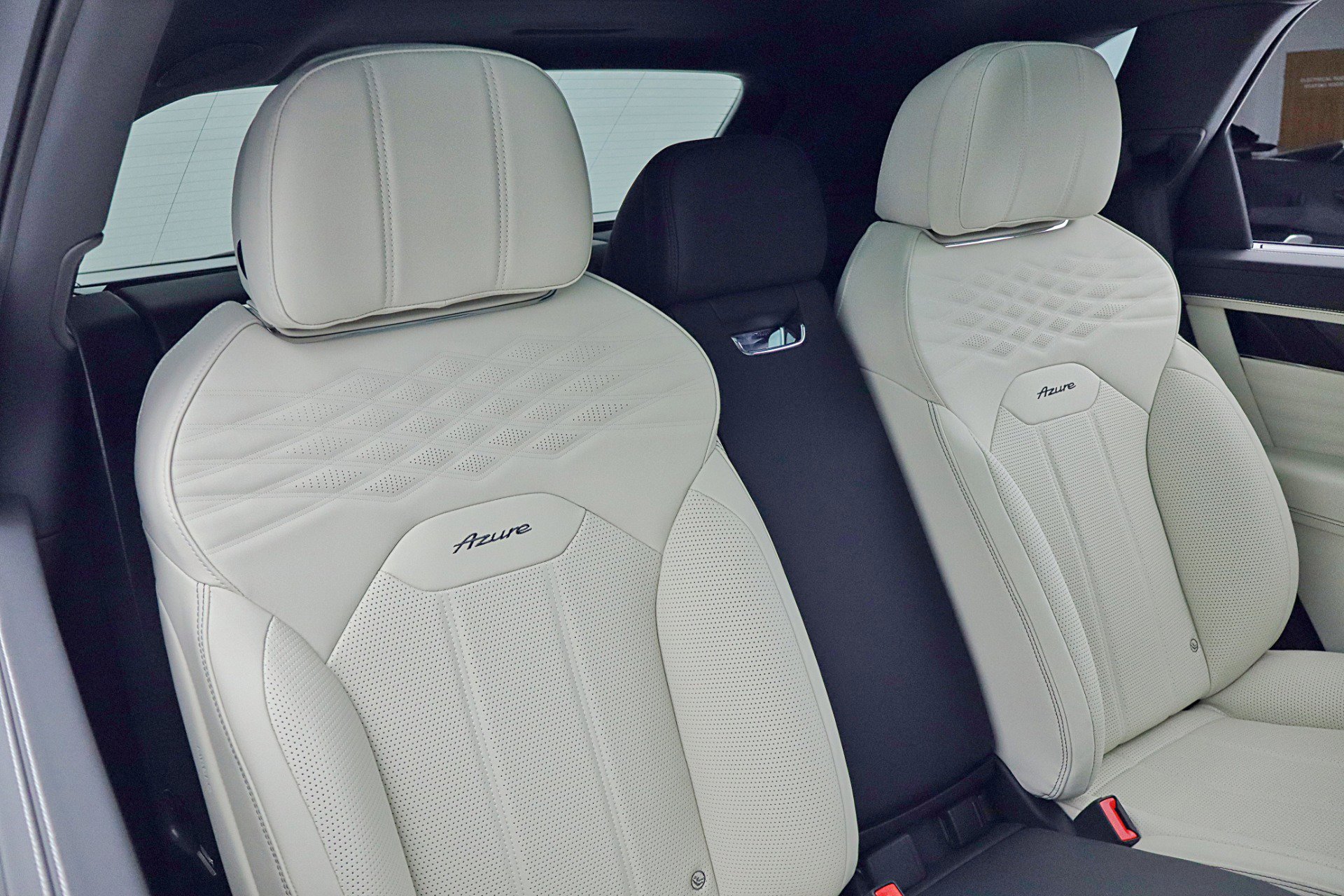 Used 2024 Bentley Bentayga Extended Wheelbase image 52