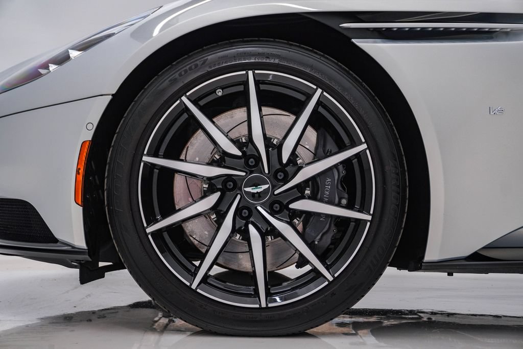 Used 2017 Aston Martin DB11 V12 RWD image 15