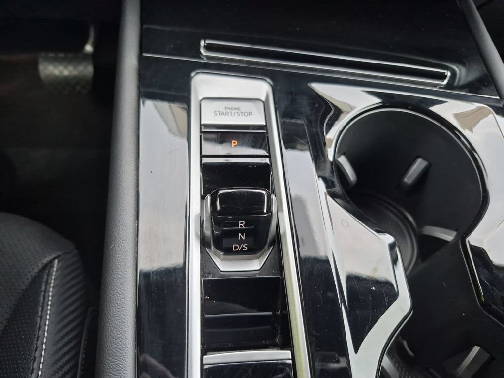 Used 2025 Volkswagen Atlas Cross Sport SE FWD image 19