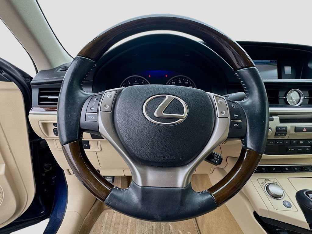 Used 2015 Lexus ES 350 w/ Luxury Package FWD image 11