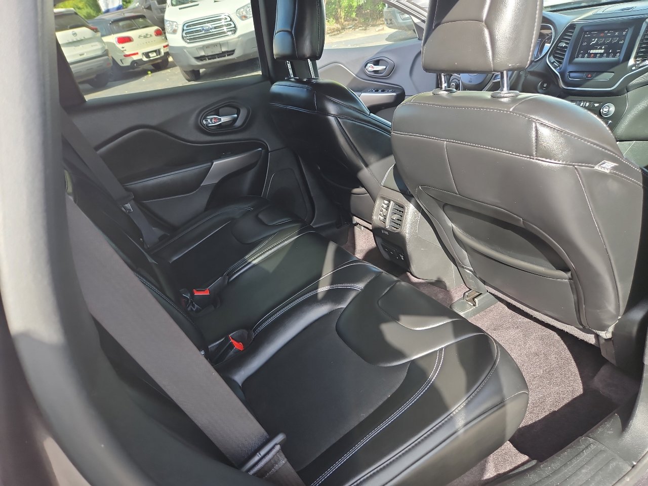 Used 2019 Jeep Cherokee Latitude Plus w/ Comfort/Convenience Group image 19