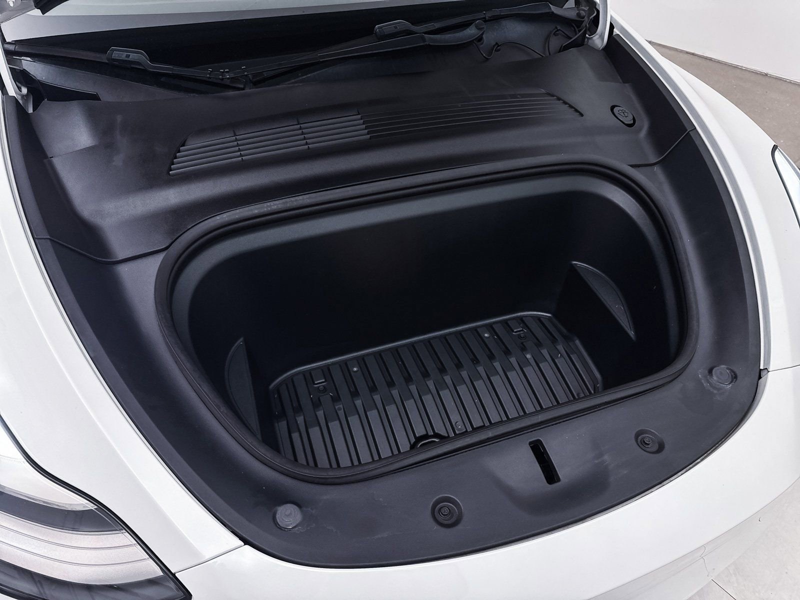 Used 2020 Tesla Model Y Long Range image 9