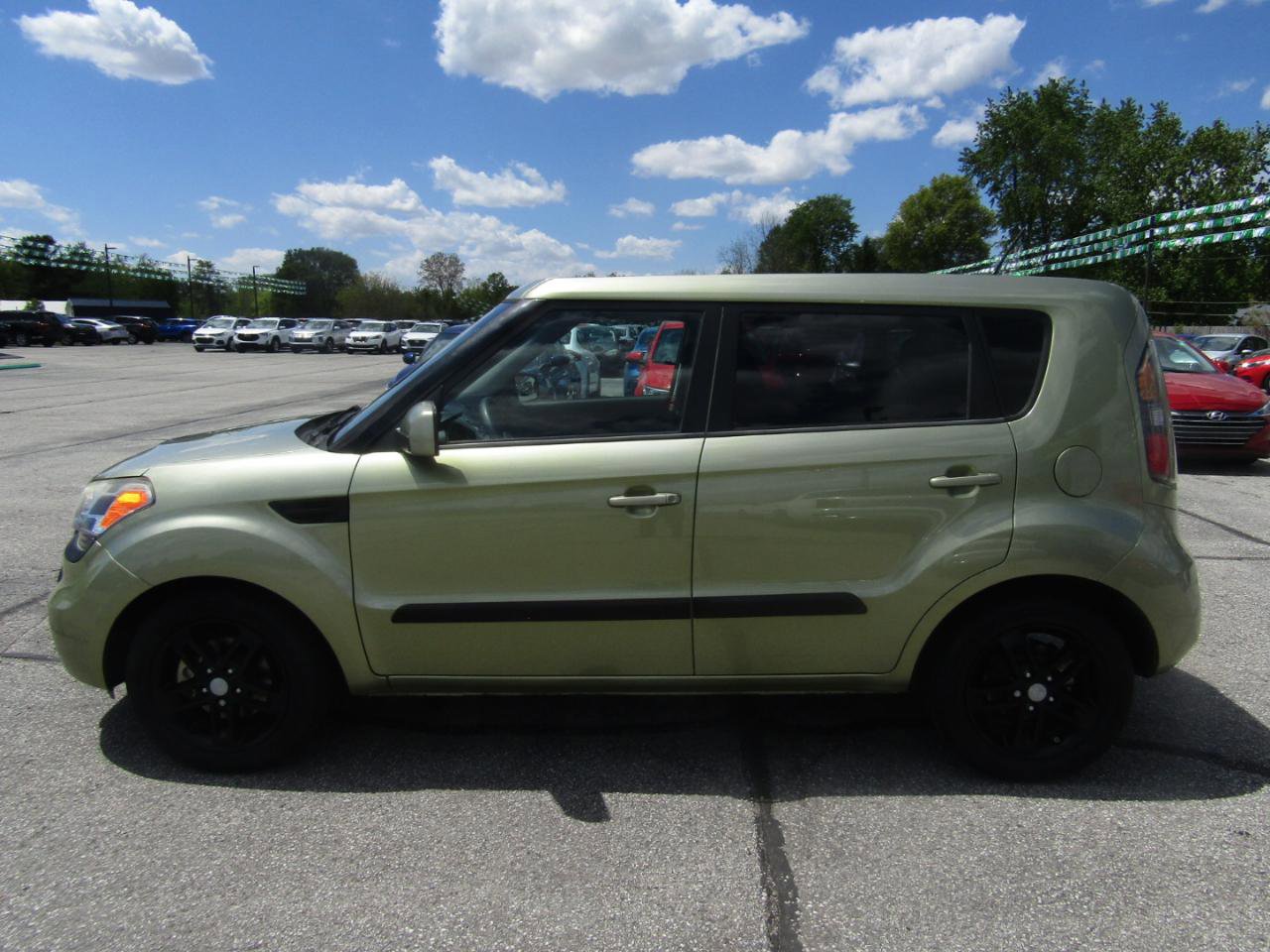 Used 2011 Kia Soul + w/ Audio Pkg FWD image 4