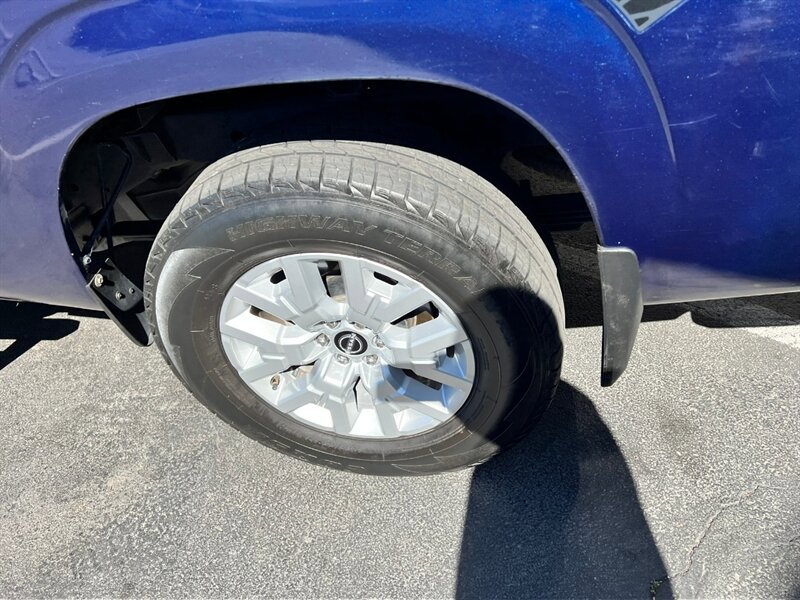 Used 2022 Nissan Frontier SV w/ Graphics Package AWD/4WD image 13