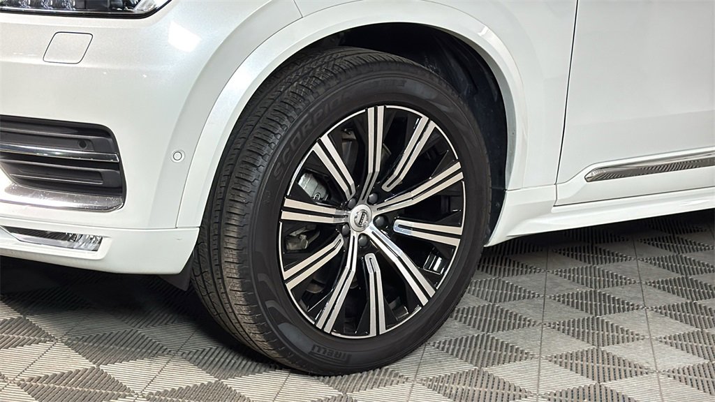 Used 2023 Volvo XC90 B6 Plus image 4