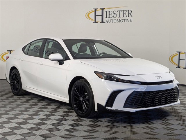 Used 2025 Toyota Camry SE image 2