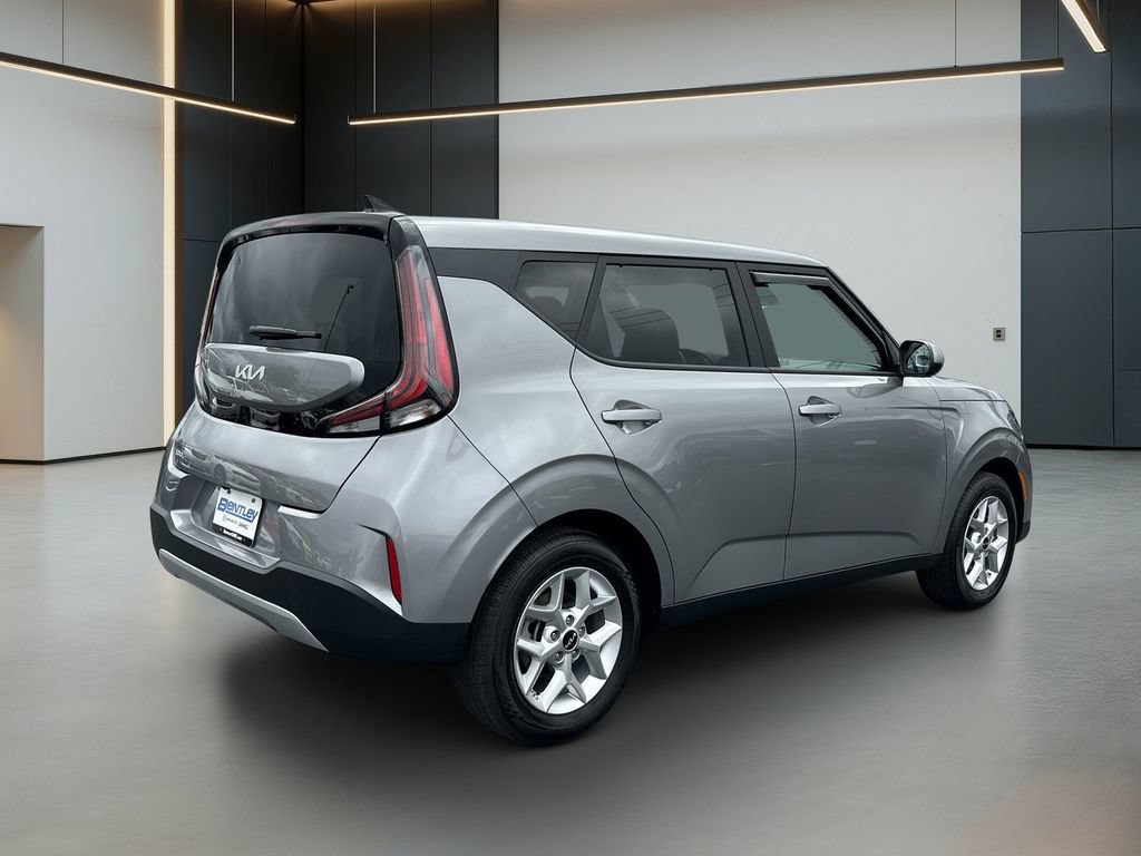 Used 2025 Kia Soul LX w/ LX Technology Package FWD image 6