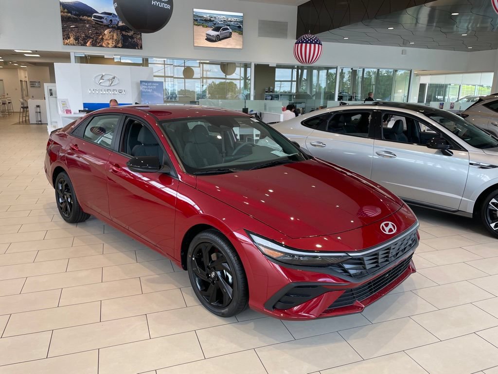 New 2026 Hyundai Elantra SEL FWD image 2