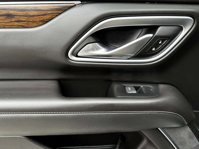 Used 2021 Chevrolet Suburban Premier w/ Premium Package image 35