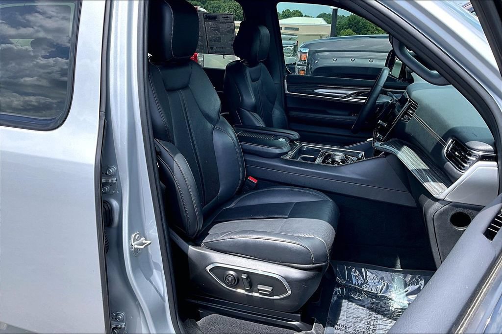Used 2022 Jeep Wagoneer Series III RWD image 31