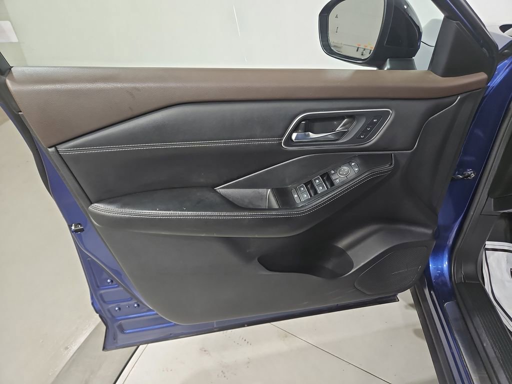 Used 2021 Nissan Rogue Platinum AWD/4WD image 11