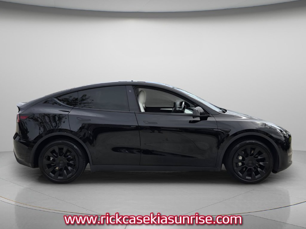 Used 2022 Tesla Model Y Long Range AWD/4WD image 4