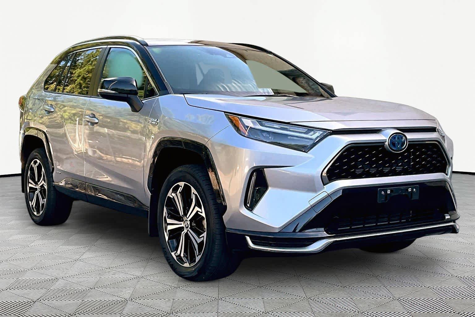 Used 2023 Toyota RAV4 XSE w/ Weather Package AWD/4WD image 3