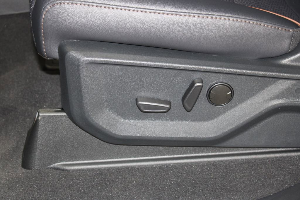 New 2025 Ford F250 Lariat w/ Lariat Ultimate Package image 16