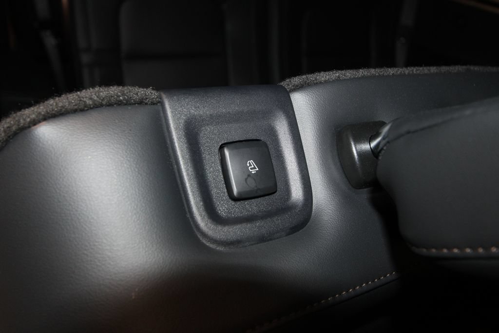 Used 2026 Lincoln Aviator Reserve AWD/4WD image 33