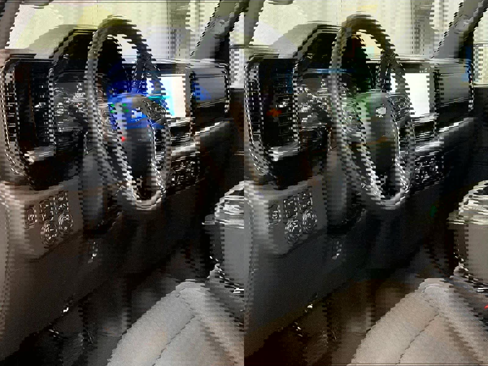 Used 2023 Chevrolet Silverado 1500 LT image 8