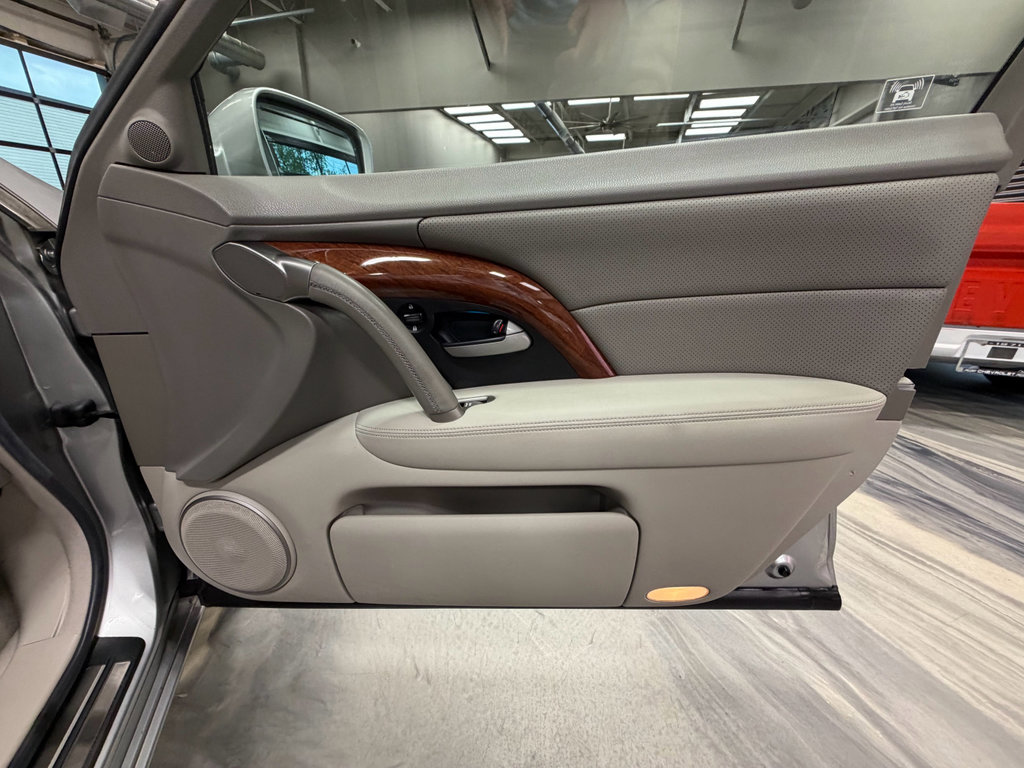 Used 2007 Acura RL w/ Technology Package AWD/4WD image 42