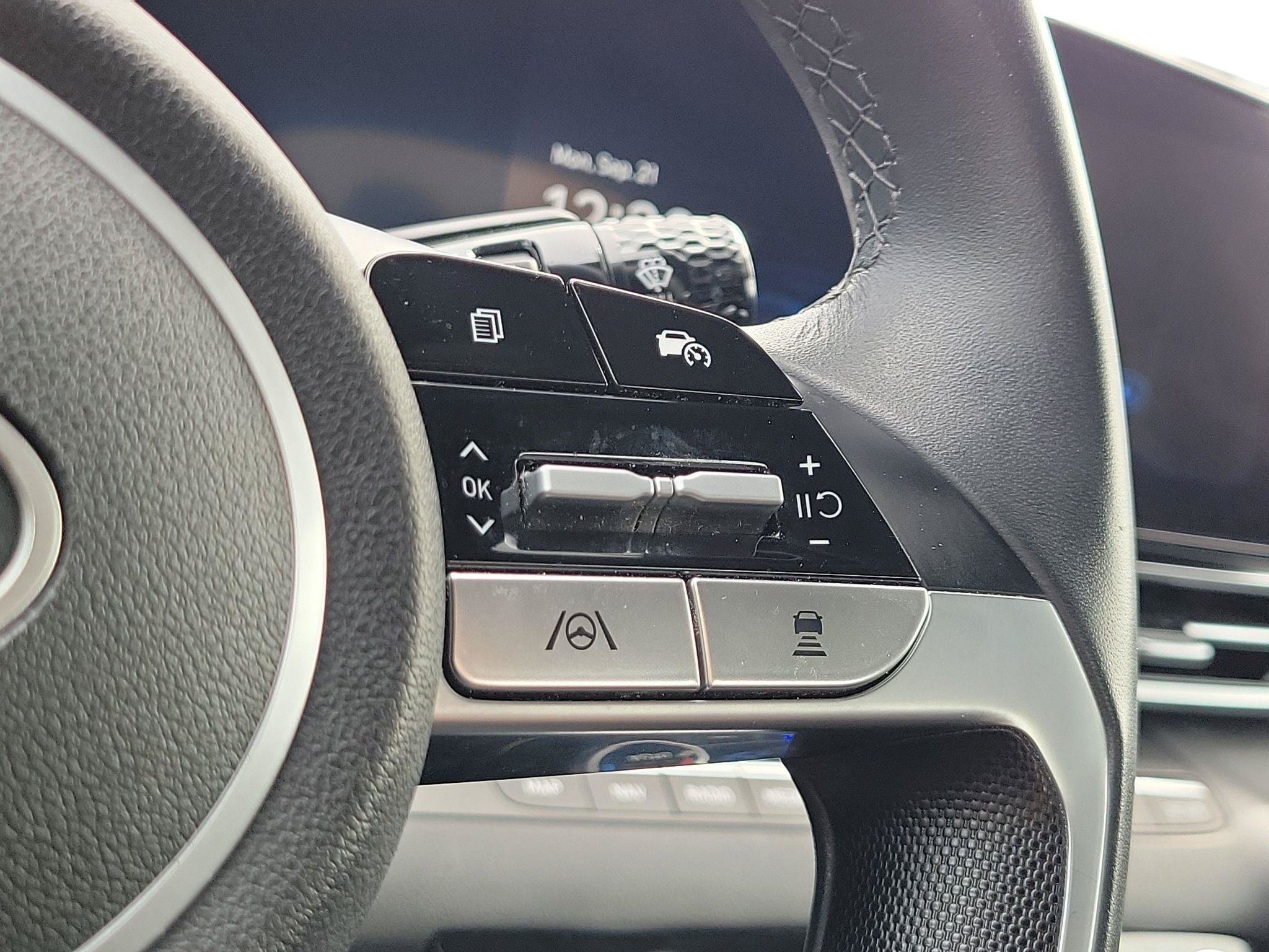 Used 2025 Hyundai Elantra SEL FWD image 11