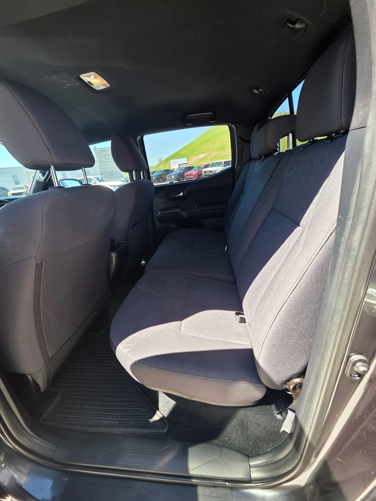 Used 2018 Toyota Tacoma TRD Sport w/ Technology Package image 10