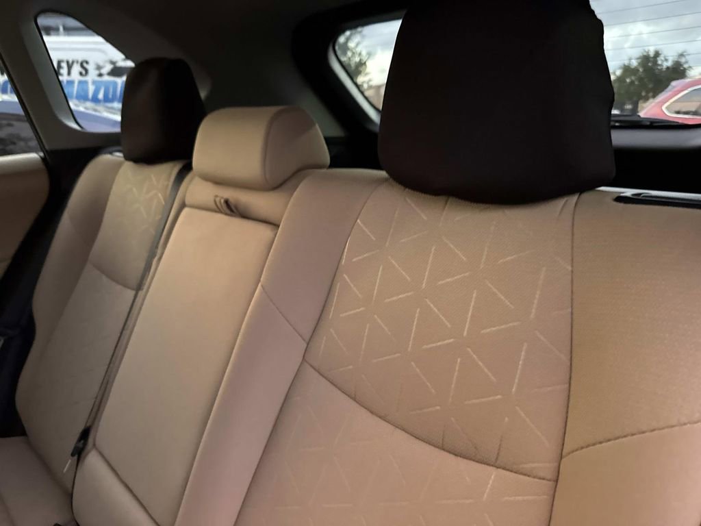 Used 2022 Toyota RAV4 XLE image 16