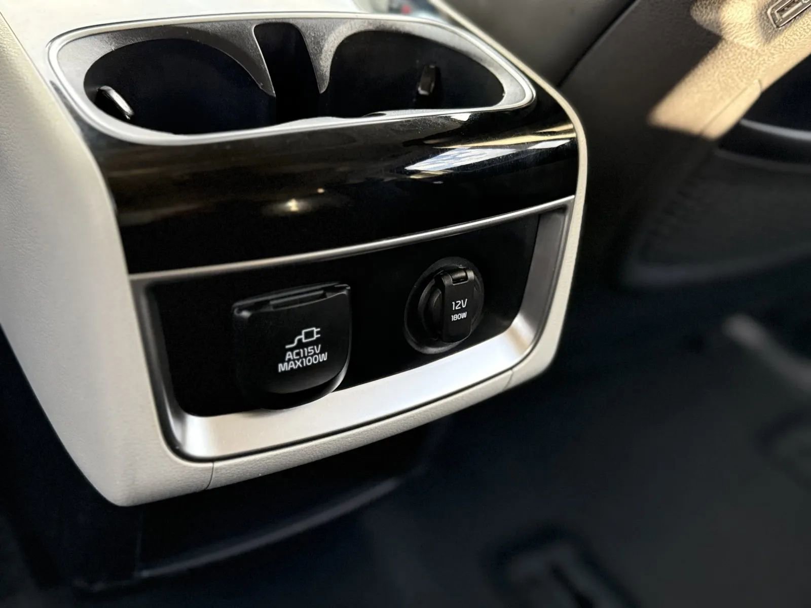 Used 2023 Kia Carnival SX Prestige w/ Paint Protection Package image 45