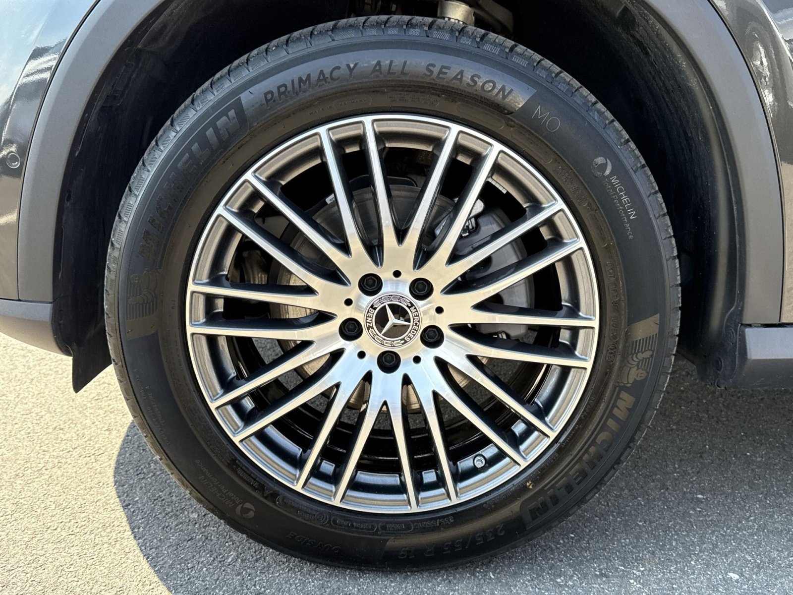 Used 2025 Mercedes-Benz GLC 300 4MATIC image 12