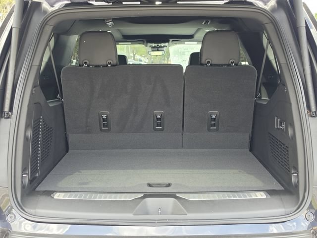 New 2026 Chevrolet Suburban High Country RWD image 12