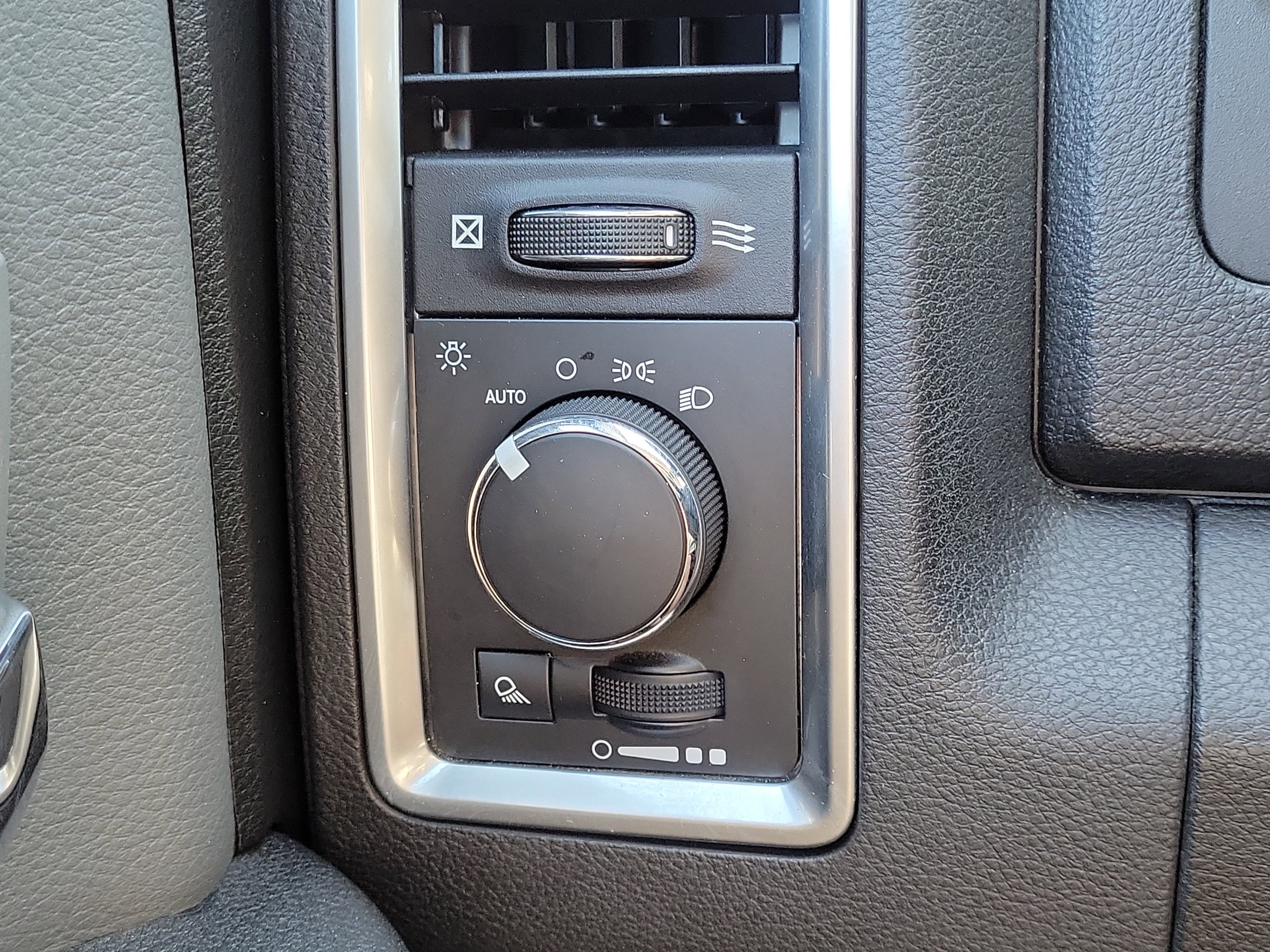 Used 2023 RAM 1500 Classic SLT w/ Trailer & Traction Group image 28