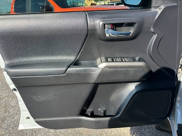 Used 2020 Toyota Tacoma TRD Off-Road AWD/4WD image 11