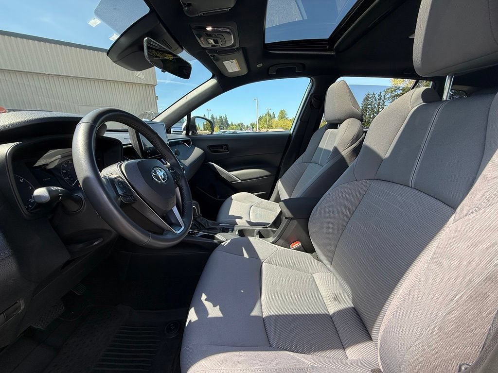 Used 2023 Toyota Corolla Cross AWD Hybrid w/ Moonroof Package image 7