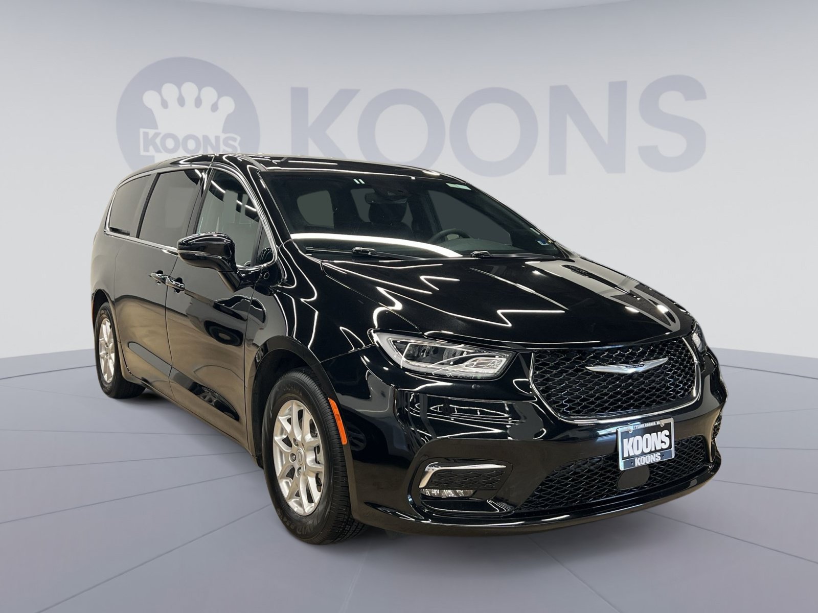 Used 2025 Chrysler Pacifica Select FWD image 7