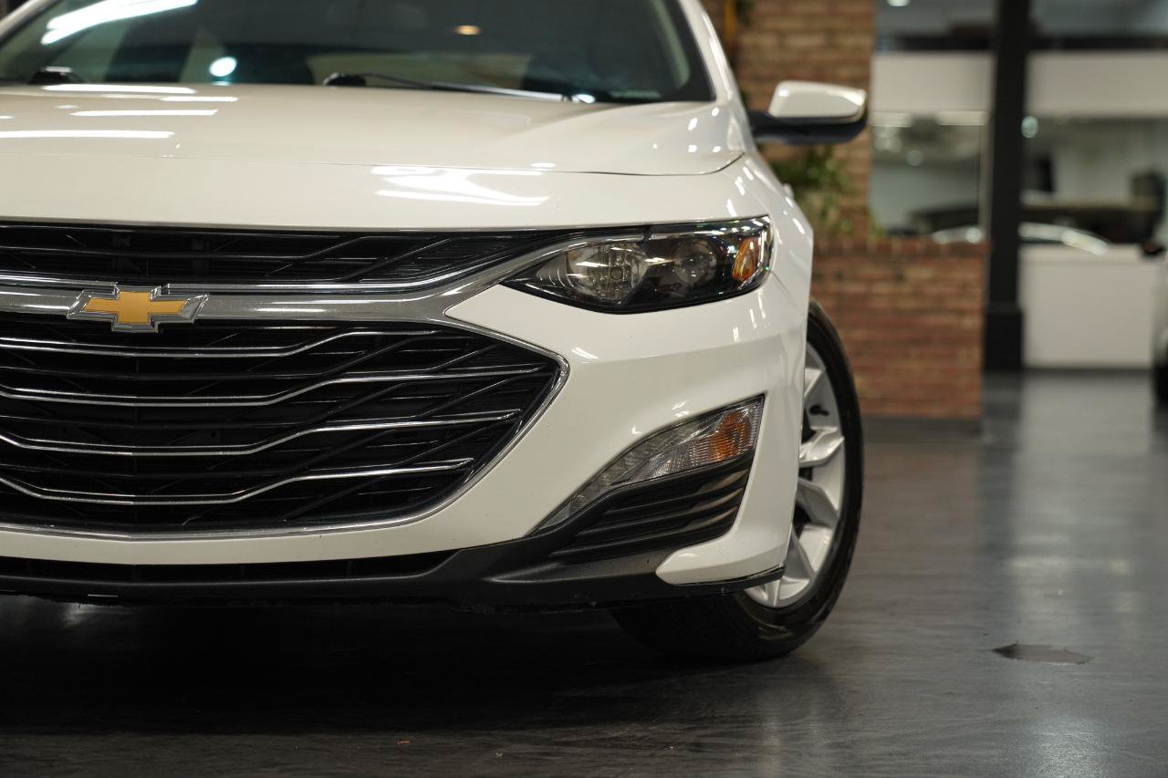 Used 2024 Chevrolet Malibu LT FWD image 2