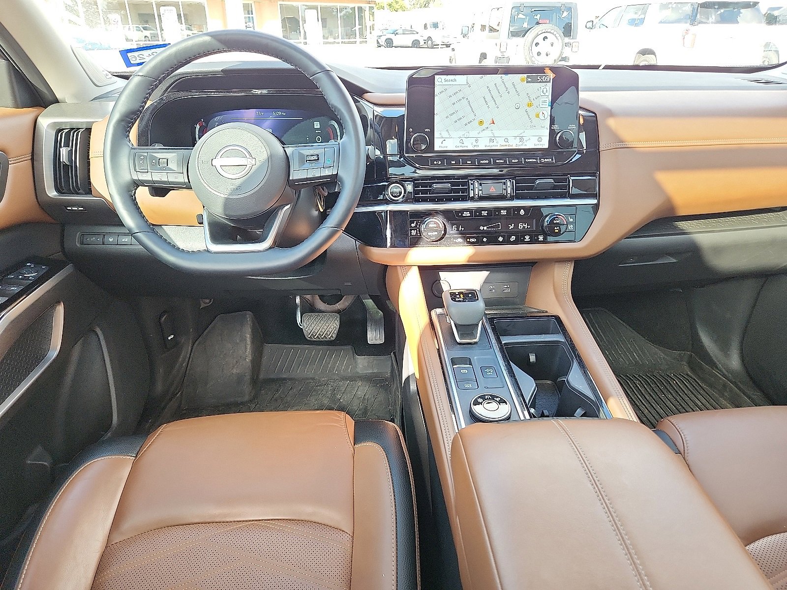 Used 2024 Nissan Pathfinder Platinum image 10