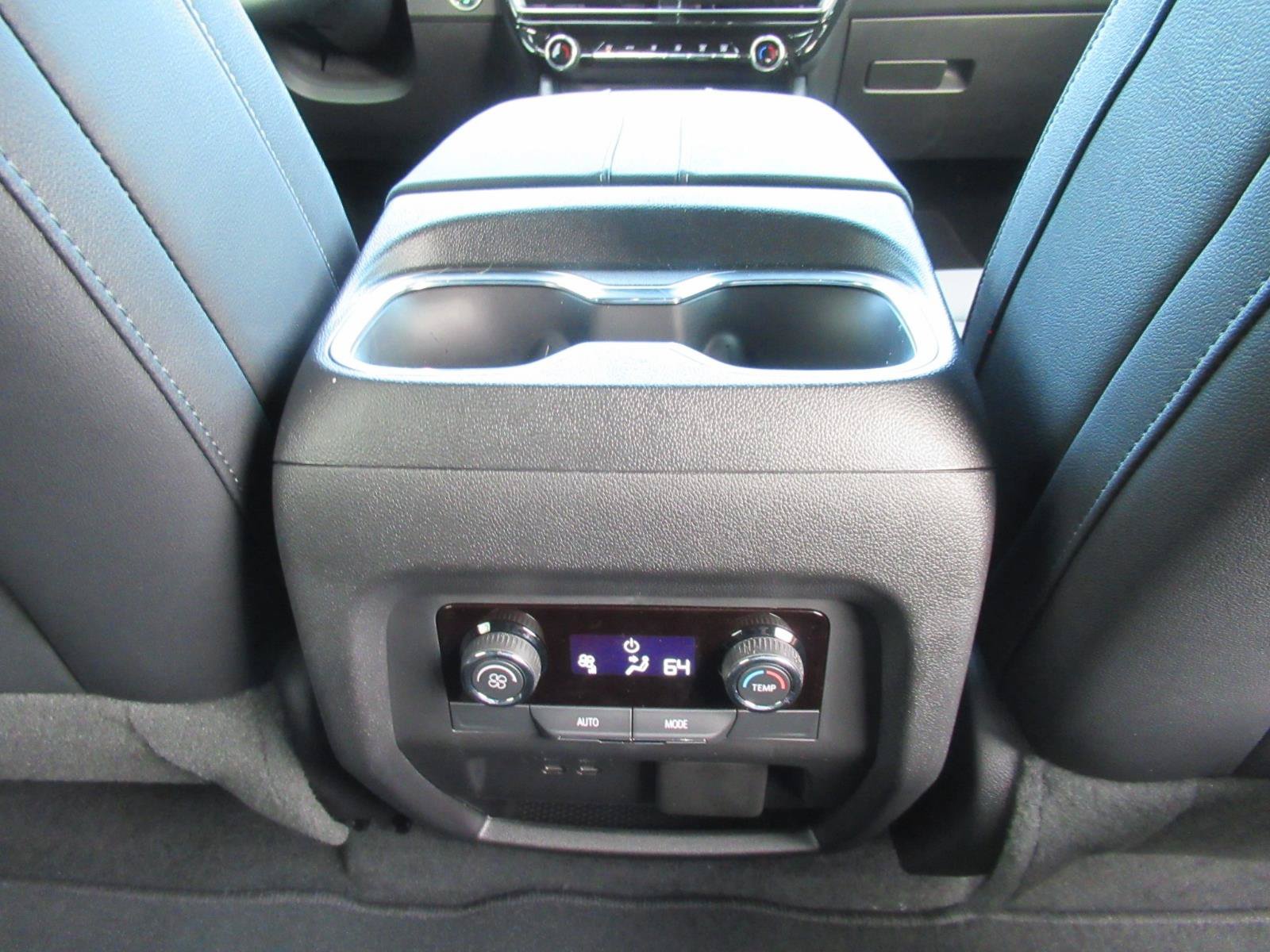 Used 2024 Chevrolet Traverse LT w/ Enhanced Driving Package FWD image 34