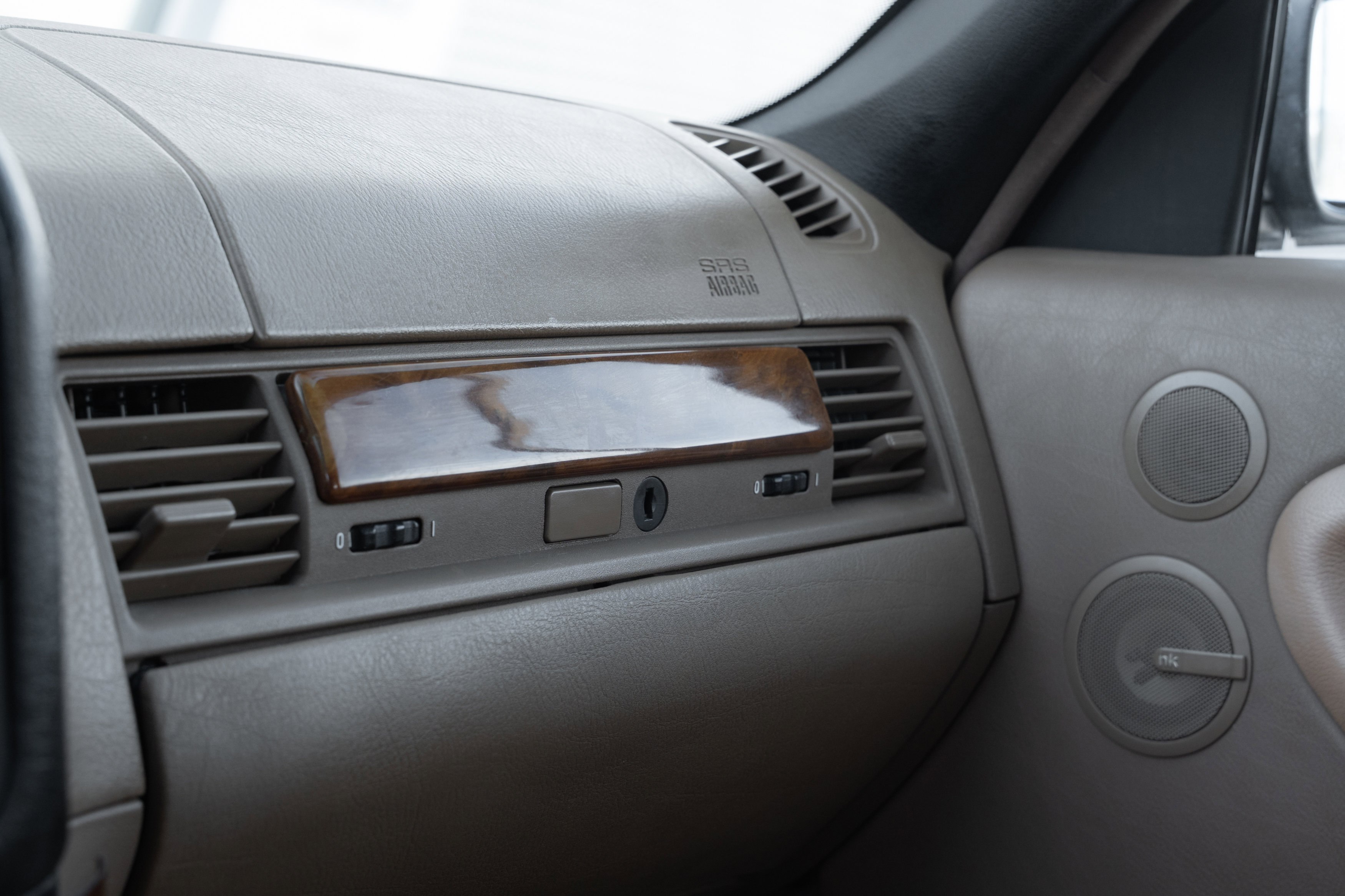 Used 1999 BMW 328i Convertible image 10