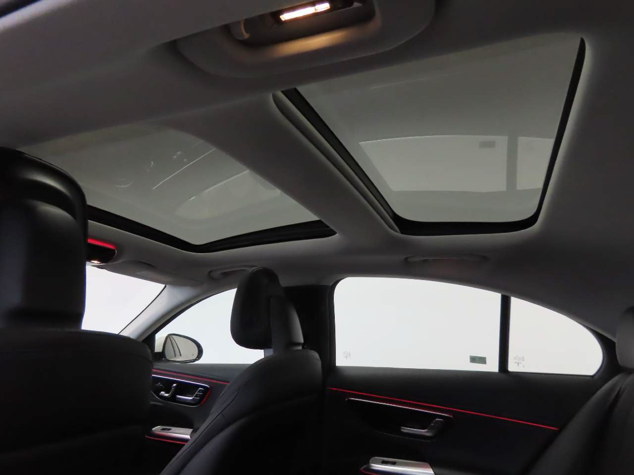Used 2025 Mercedes-Benz E 350 4MATIC Sedan image 15