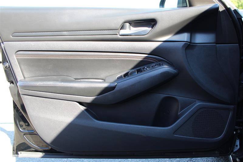 Used 2019 Nissan Altima 2.5 SR FWD image 11