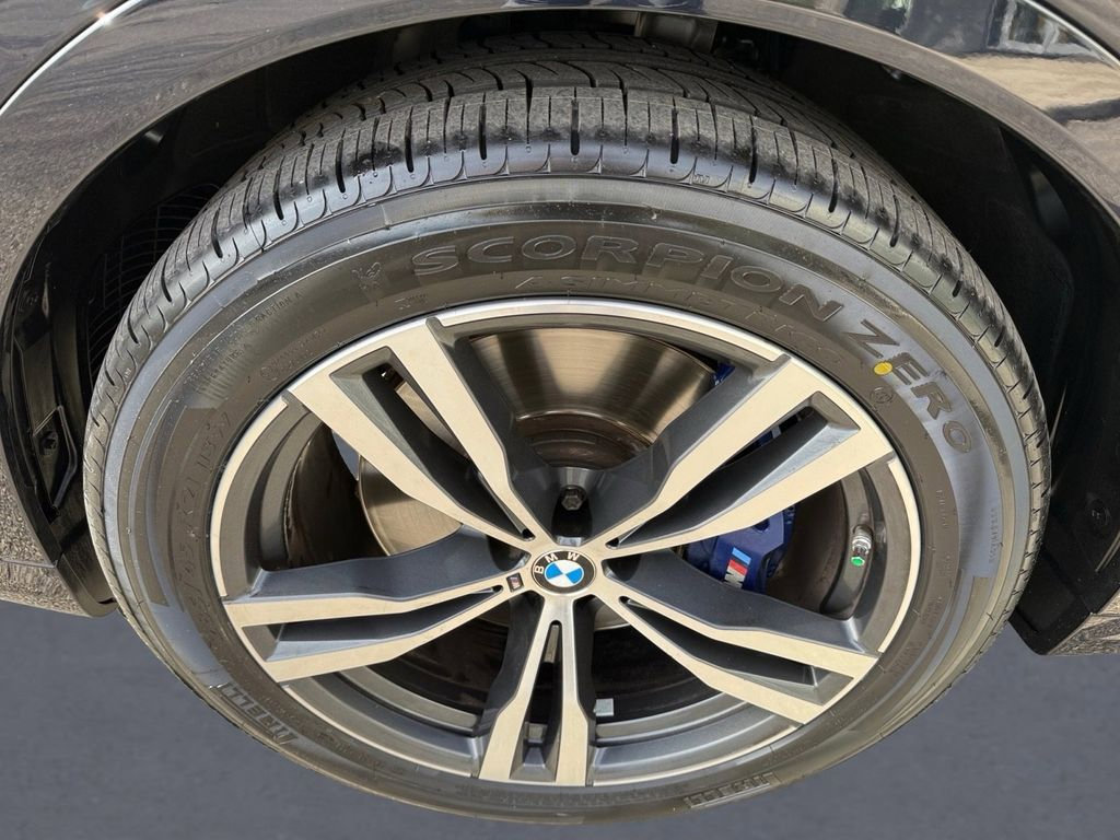 Used 2021 BMW X7 M50i w/ Cold Weather Package image 7